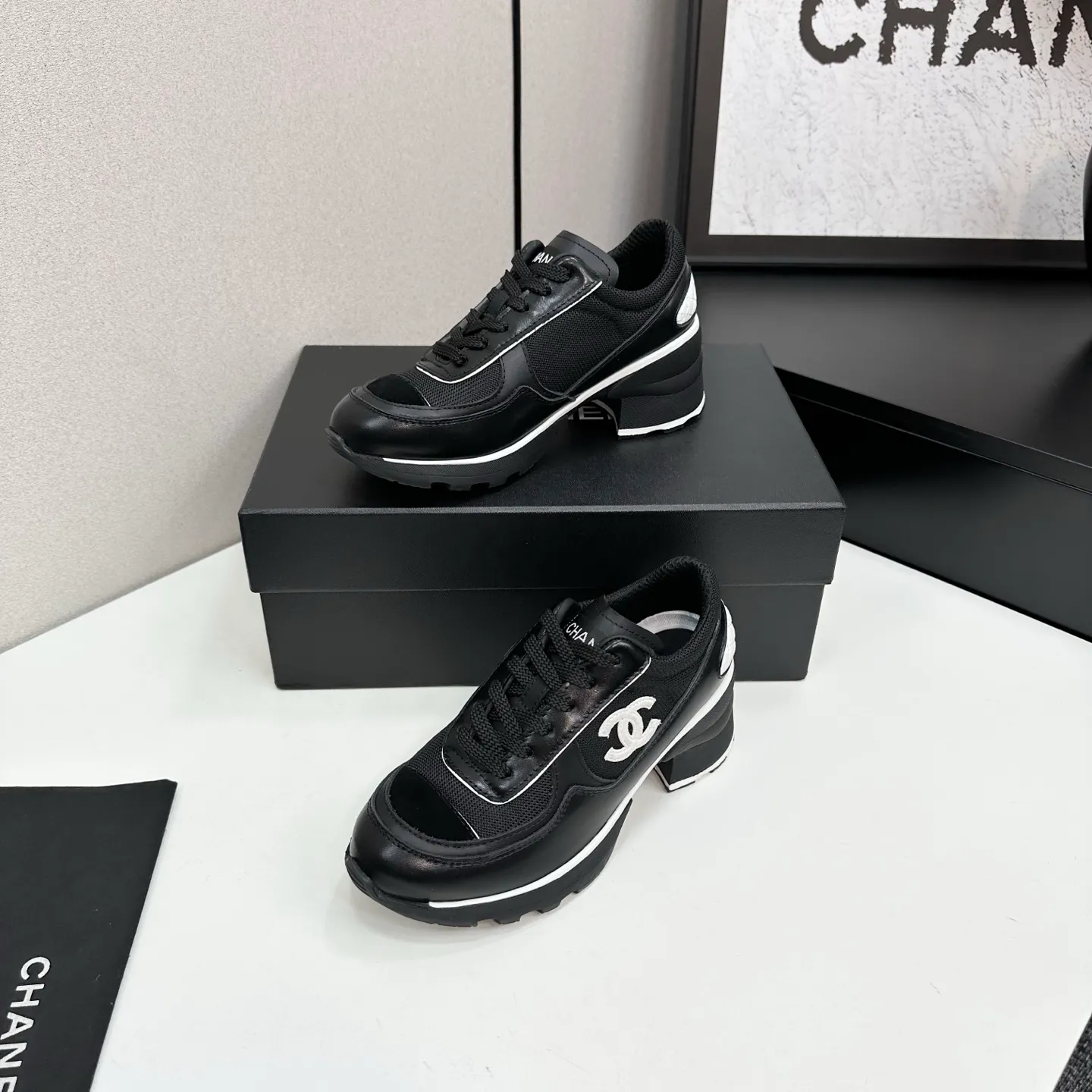 👟👟Ex-factory price 640👟👟Chanel Panda Shoes! 2025 counter's top casual sports shoes. This classic design; the upper is electro-embroidered with a variety of techniques; the outsole is fashionable and sporty; the unusual inclusion of a variety of color matching elements... The diversified mix and match is very good-looking and versatile, and can be used for leisure, fashion, sports, and outdoor... ꫛꫀꪝ Go➫ Materials: ❶Upper made of: original imported first-layer silk cowhide + original waterproof cloth + original first-layer cowhide ❷Inner lining: Original Yangli+wang ❸ Outsole based on: Original TPU combination outsole Counter boutique packaging complete set for women 35–41